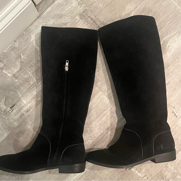 Elegant Black Knee-High Women's Boots - Picture 7 of 10